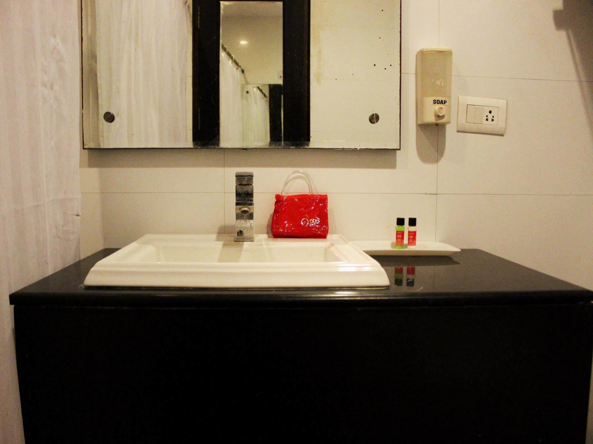Hotel Siam International เดลี ภายนอก รูปภาพ